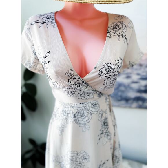 Flowers in my Heart floaty blooming floral neutral wrap tie back mini dress s - Picture 3 of 6